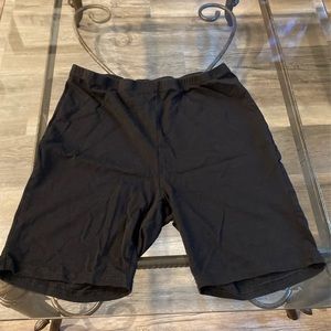 women’s medium black biker shorts.